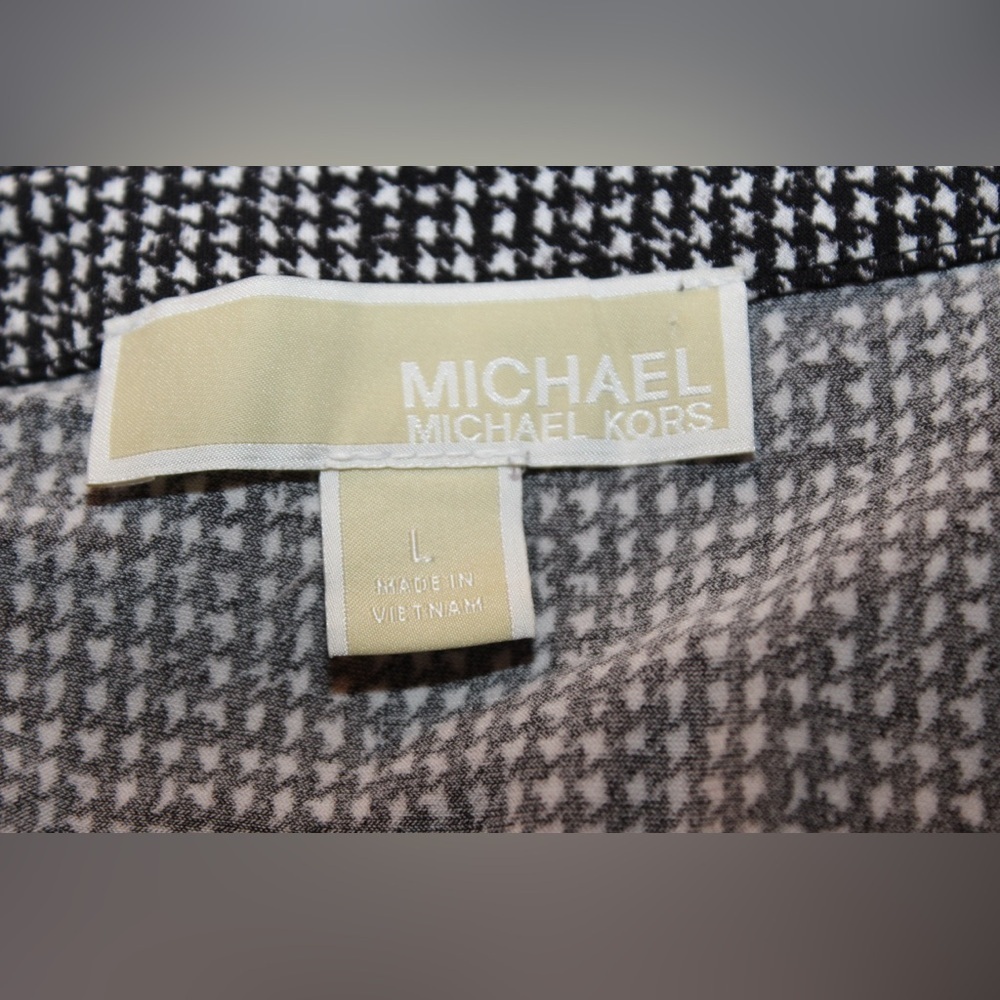 Michael KORS Women’s Large Blouse Black White 1/4 Zipper 3/4 Roll Tab Sleeve - Picture 3 of 4